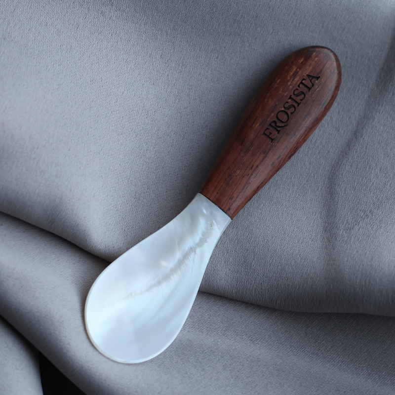 WOOD HANDLE 10CM PEARL CAVIAR SPOON